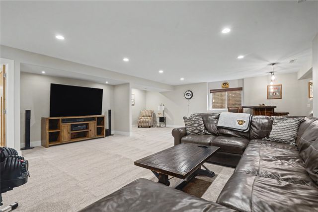 733 Raleigh Lane, Marion, IA 52302