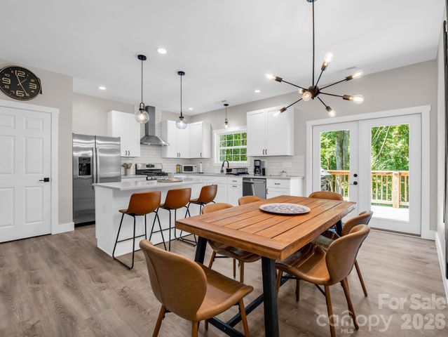 180 Ridgeview Drive, Hendersonville, NC 28792