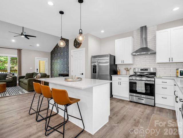 180 Ridgeview Drive, Hendersonville, NC 28792