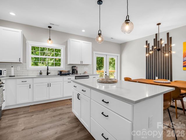 180 Ridgeview Drive, Hendersonville, NC 28792