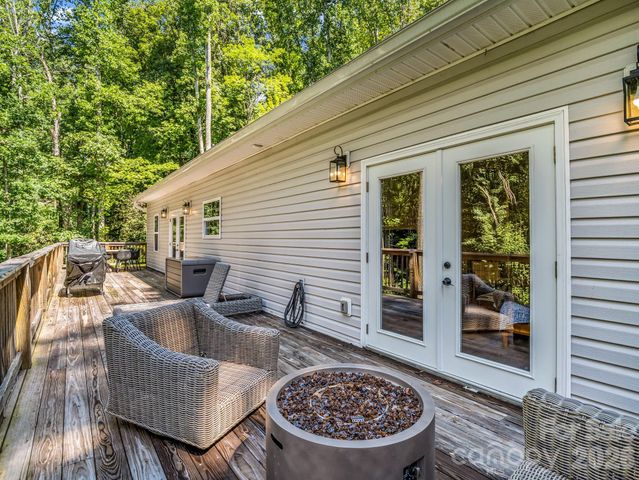 180 Ridgeview Drive, Hendersonville, NC 28792