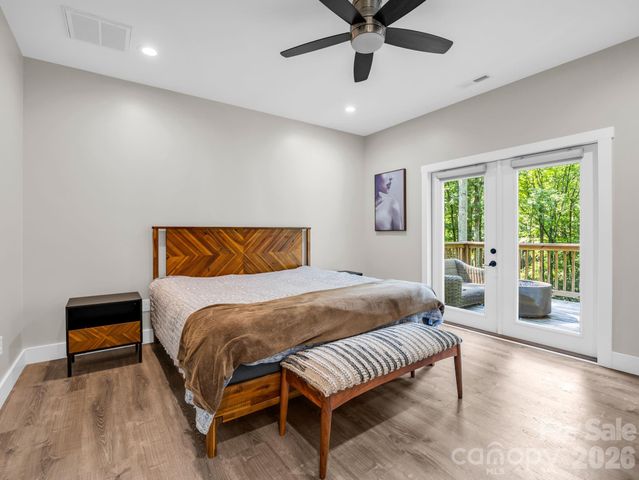 180 Ridgeview Drive, Hendersonville, NC 28792