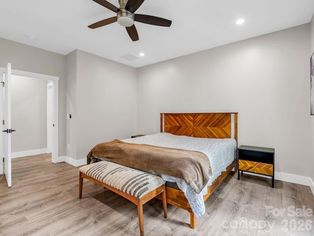 180 Ridgeview Drive, Hendersonville, NC 28792