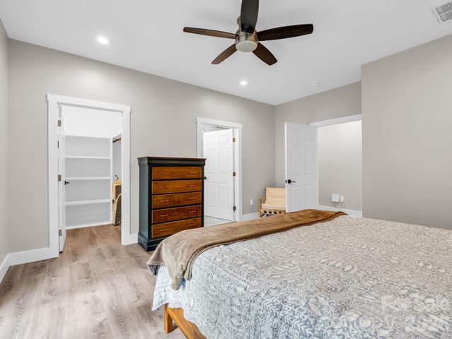 180 Ridgeview Drive, Hendersonville, NC 28792
