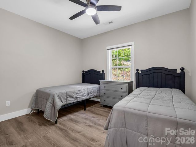 180 Ridgeview Drive, Hendersonville, NC 28792