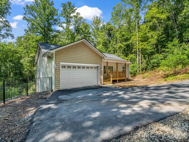 180 Ridgeview Drive, Hendersonville, NC 28792