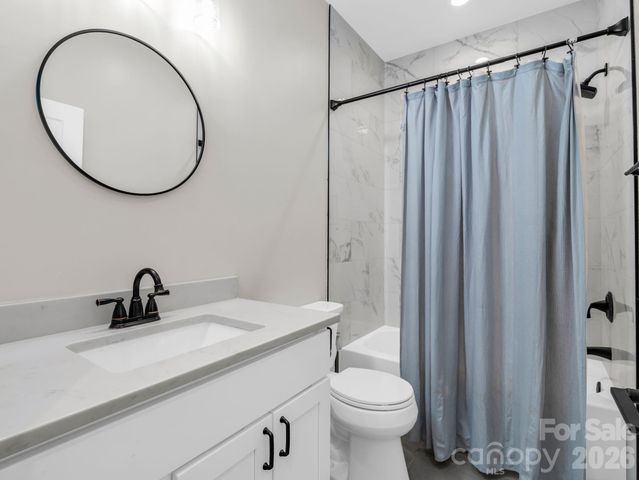 180 Ridgeview Drive, Hendersonville, NC 28792