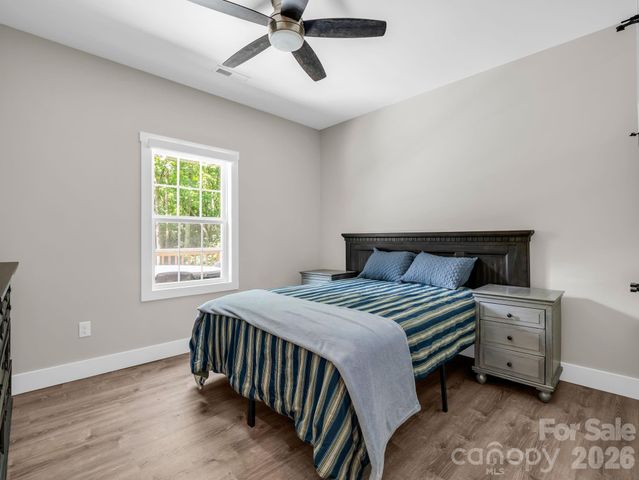 180 Ridgeview Drive, Hendersonville, NC 28792