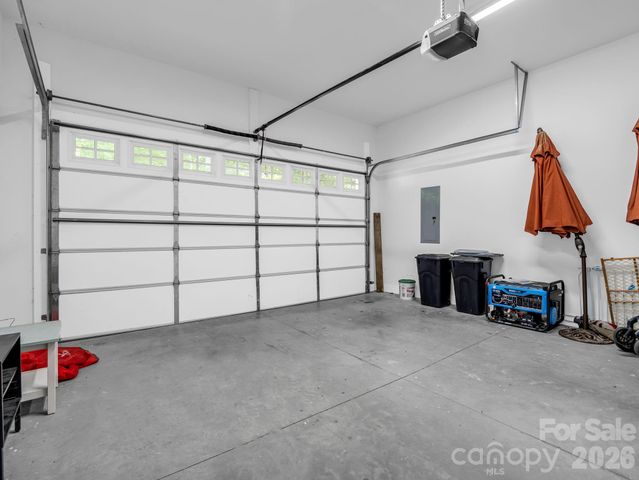 180 Ridgeview Drive, Hendersonville, NC 28792