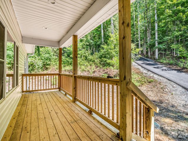 180 Ridgeview Drive, Hendersonville, NC 28792