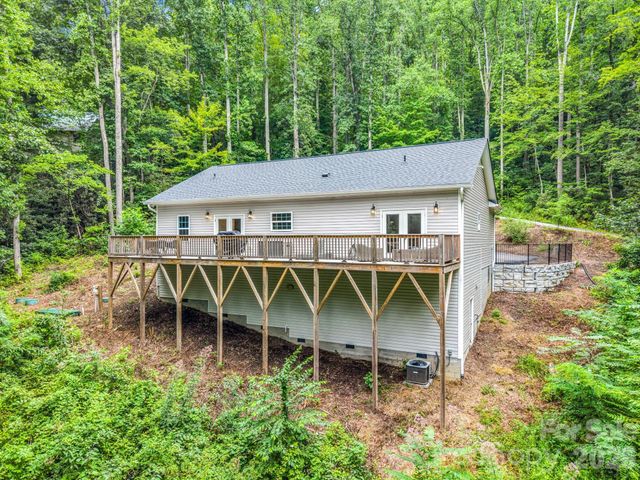 180 Ridgeview Drive, Hendersonville, NC 28792