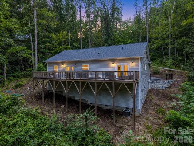 180 Ridgeview Drive, Hendersonville, NC 28792