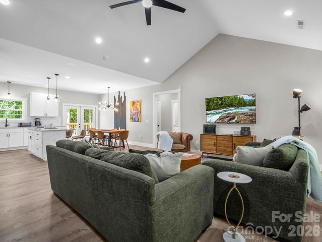 180 Ridgeview Drive, Hendersonville, NC 28792