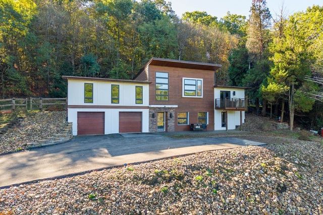 1645 Pegher Lane, Franklin Park, PA 15143