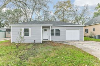 1309 W Lang Street, Alvin, TX 77511