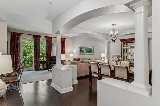 2700 Summit Drive 409, Glenview, IL 60025