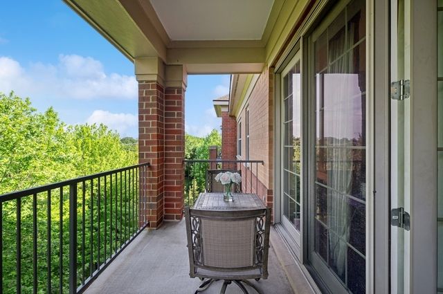 2700 Summit Drive 409, Glenview, IL 60025