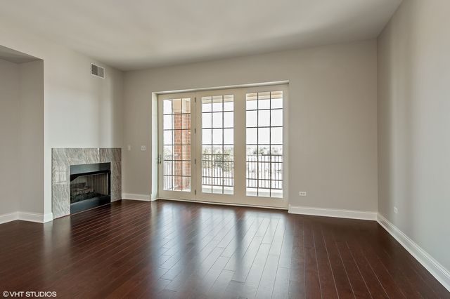 2700 Summit Drive 409, Glenview, IL 60025