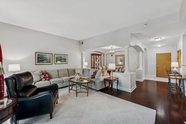2700 Summit Drive 409, Glenview, IL 60025