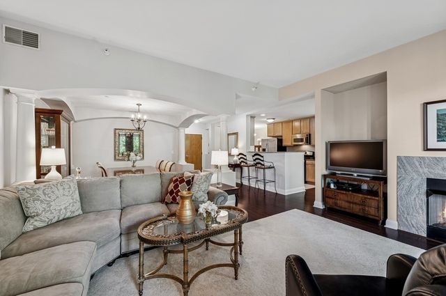 2700 Summit Drive 409, Glenview, IL 60025
