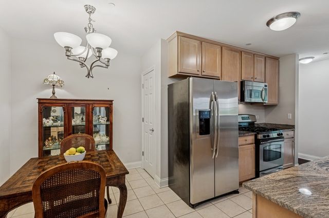 2700 Summit Drive 409, Glenview, IL 60025