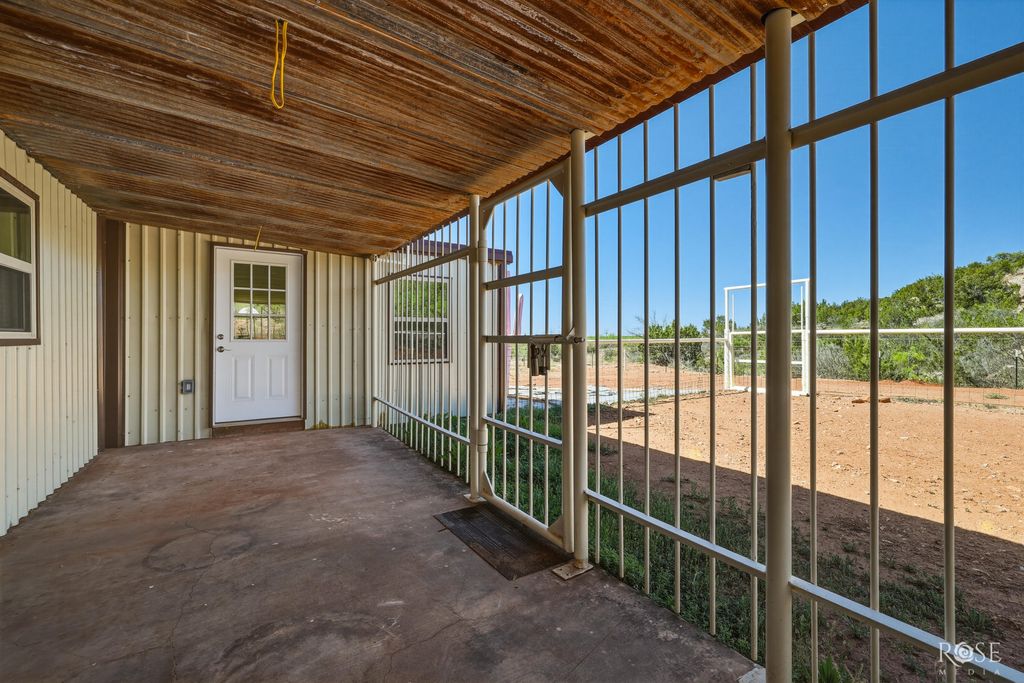 Image 23 of property listing at 10261 N Us Highway 277, San Angelo, TX 76905