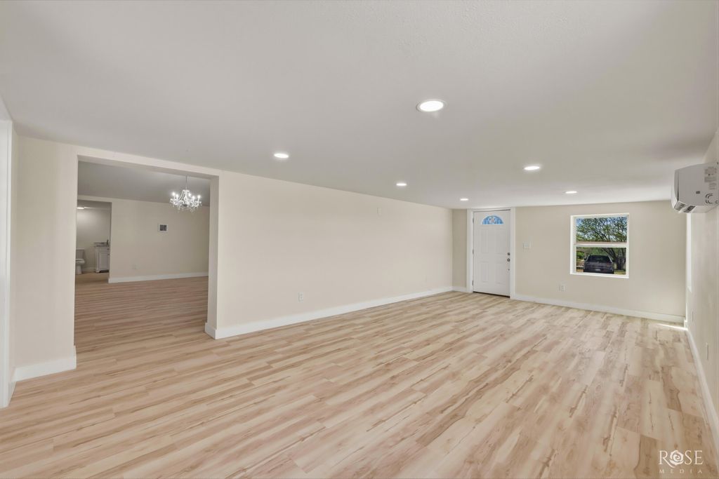 Image 7 of property listing at 10261 N Us Highway 277, San Angelo, TX 76905