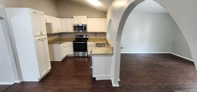 9507 QUICKSILVER DR, San Antonio, TX 78245
