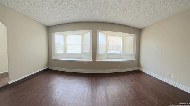 9507 QUICKSILVER DR, San Antonio, TX 78245