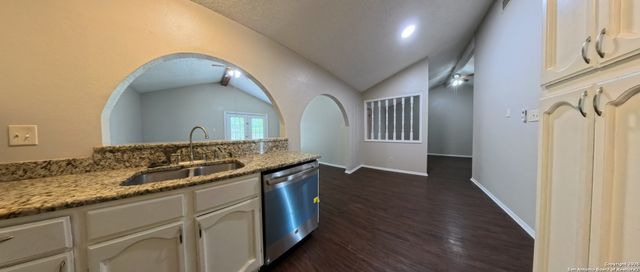 9507 QUICKSILVER DR, San Antonio, TX 78245