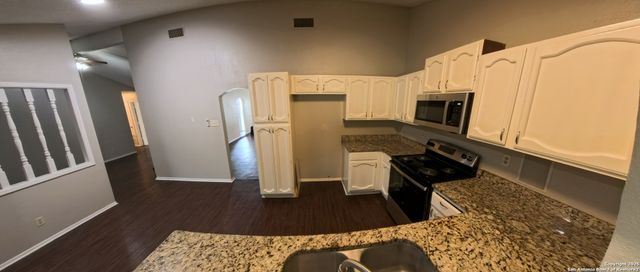 9507 QUICKSILVER DR, San Antonio, TX 78245