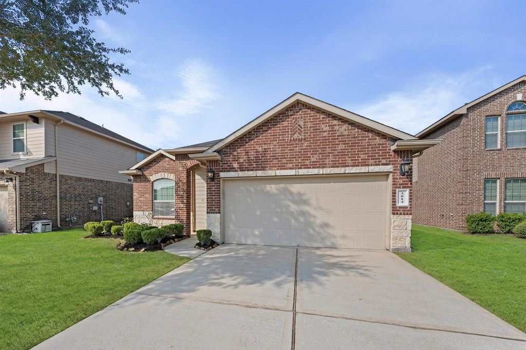 3014 Cambridge Falls Drive, Fresno, TX 77545
