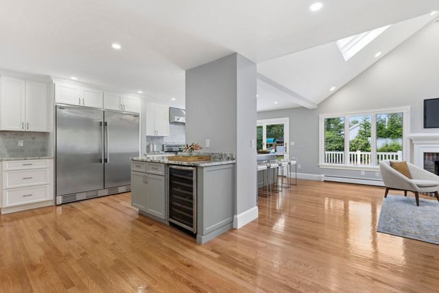 32 Parkvale Rd, Needham, MA 02492