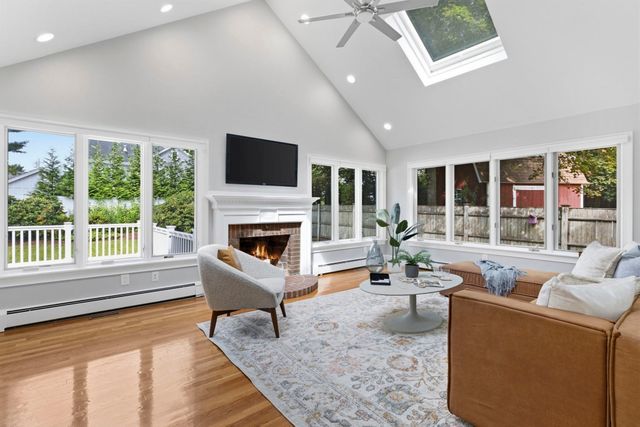 32 Parkvale Rd, Needham, MA 02492