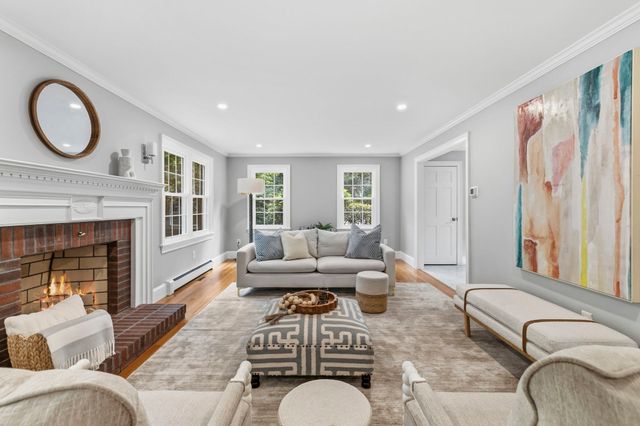 32 Parkvale Rd, Needham, MA 02492