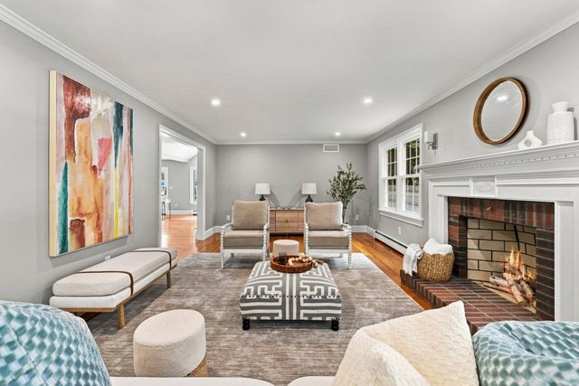 32 Parkvale Rd, Needham, MA 02492