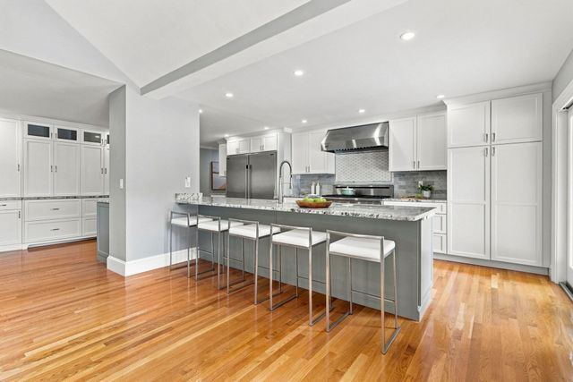 32 Parkvale Rd, Needham, MA 02492