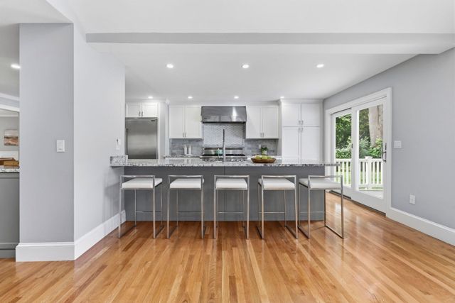 32 Parkvale Rd, Needham, MA 02492