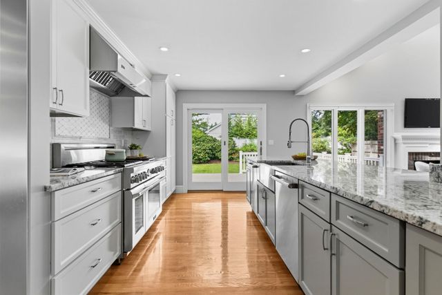32 Parkvale Rd, Needham, MA 02492