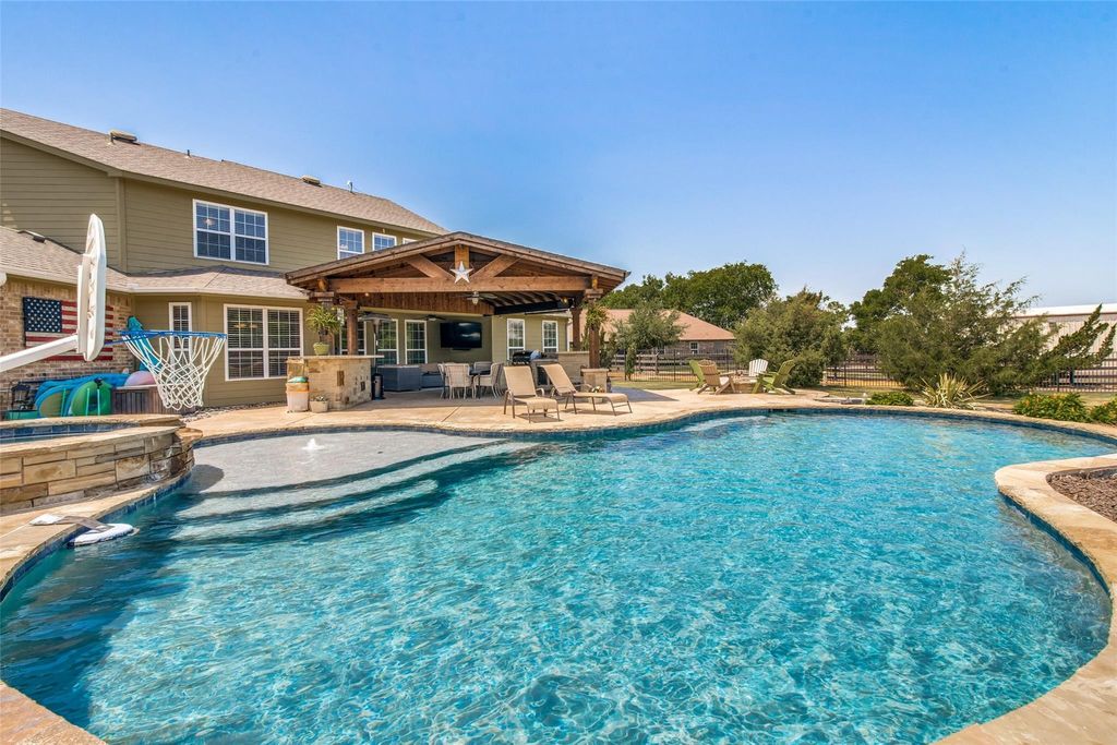 395 Pecan Court, Nevada, TX 75173