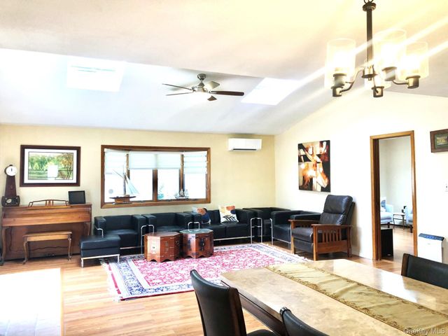 7 hope, Hicksville, NY 11801