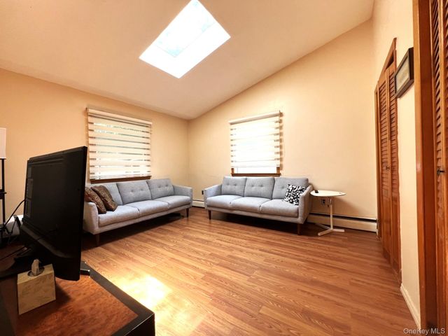 7 hope, Hicksville, NY 11801