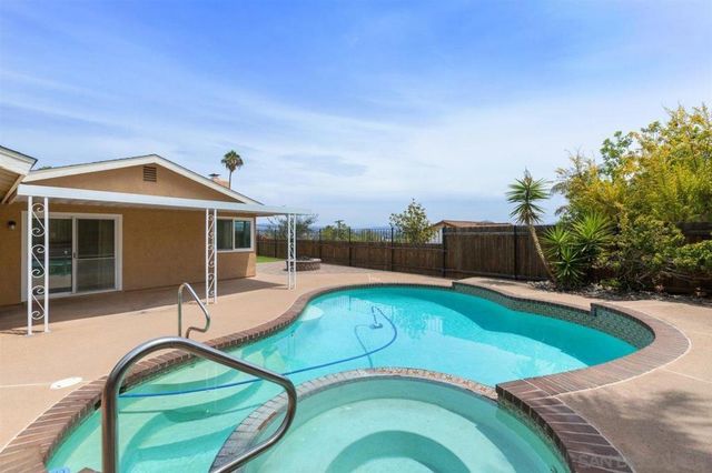 715 S Upas, Escondido, CA 92025