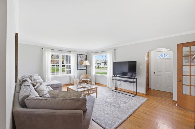 220 Barber Street, Spring Lake Vllg, MI 49456