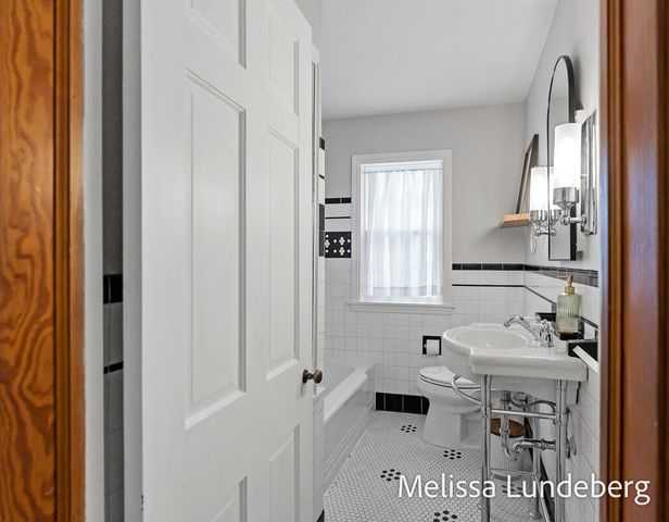 220 Barber Street, Spring Lake Vllg, MI 49456