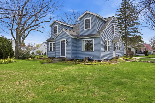 220 Barber Street, Spring Lake Vllg, MI 49456
