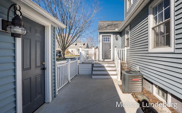 220 Barber Street, Spring Lake Vllg, MI 49456