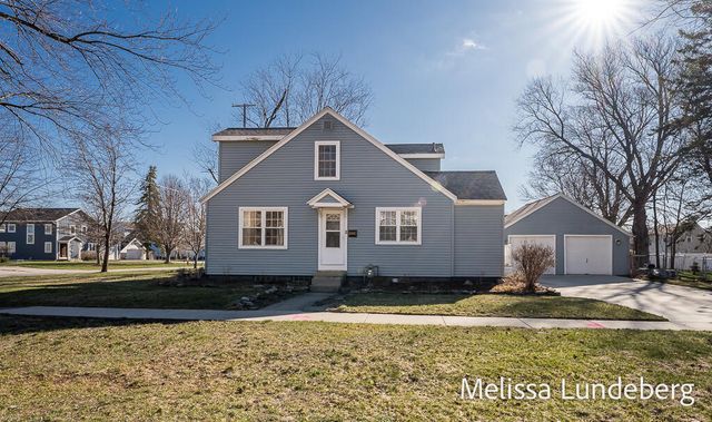 220 Barber Street, Spring Lake Vllg, MI 49456