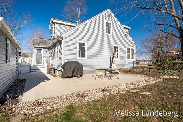 220 Barber Street, Spring Lake Vllg, MI 49456