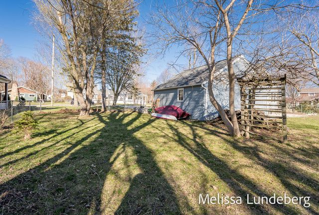 220 Barber Street, Spring Lake Vllg, MI 49456